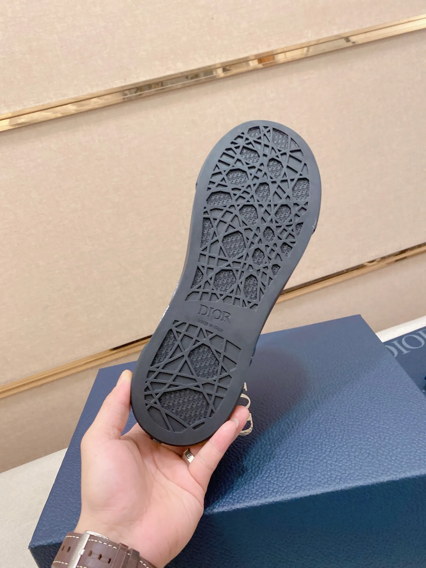 Factory price: 300 Men's shoes 💰[Dior·Dior] Top 🔍Couple style 💏🔍New casual sports style couple shoes, new four-season design, perfect workmanship, lace-up lazy style to create cabinet quality, upper: imported first-layer cowhide, sheepskin lining is soft and comfortable, ultra-light TPU wear-resistant outsole, simple, versatile fashion men's shoes, excellent color code number 35--44
